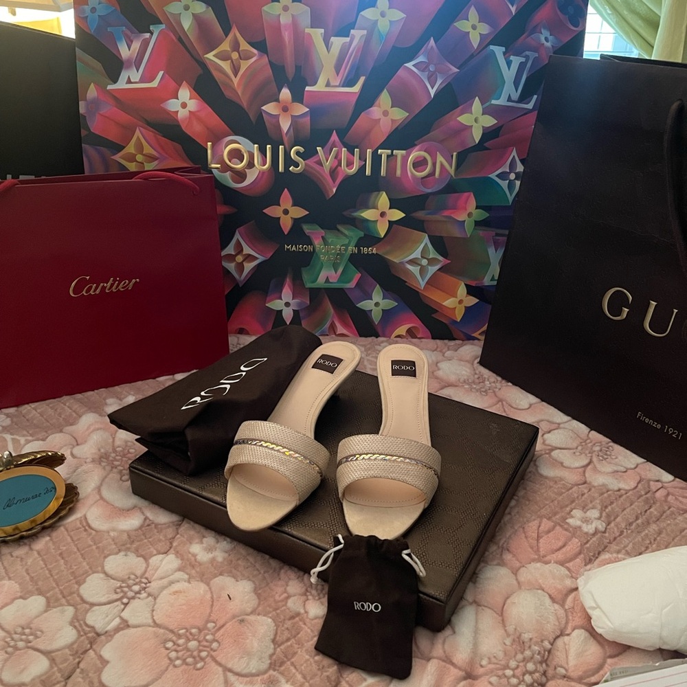 RODO
Sandals